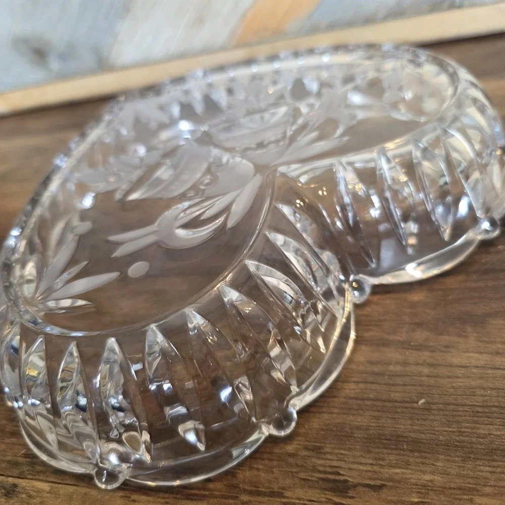 Mikasa HEART Frosted‎ Bell TRAY Holiday Classic Bowl Cookie Candy Ribbed 9